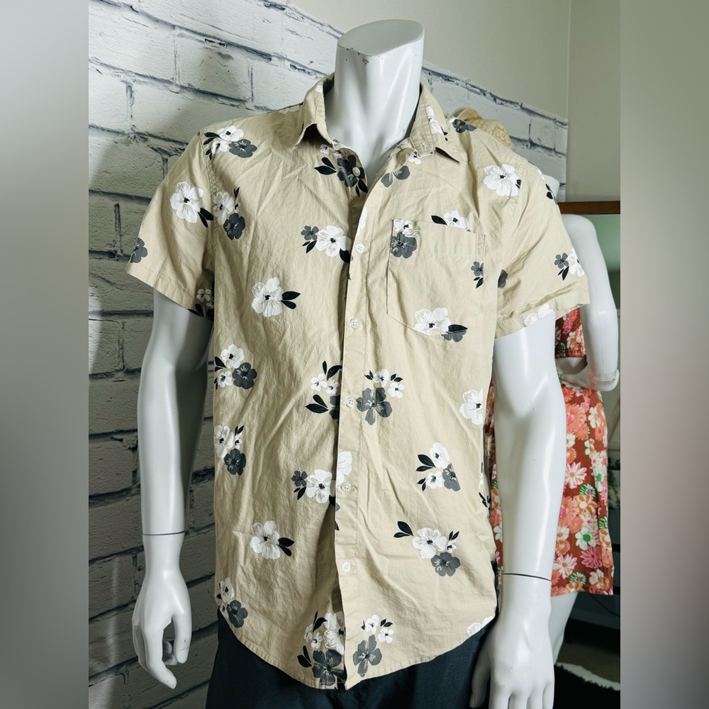 Hollister Floral Print Button Up Shirt - Picture 4 of 6